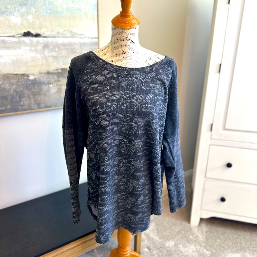 Ruff Hewn women’s sweatshirt